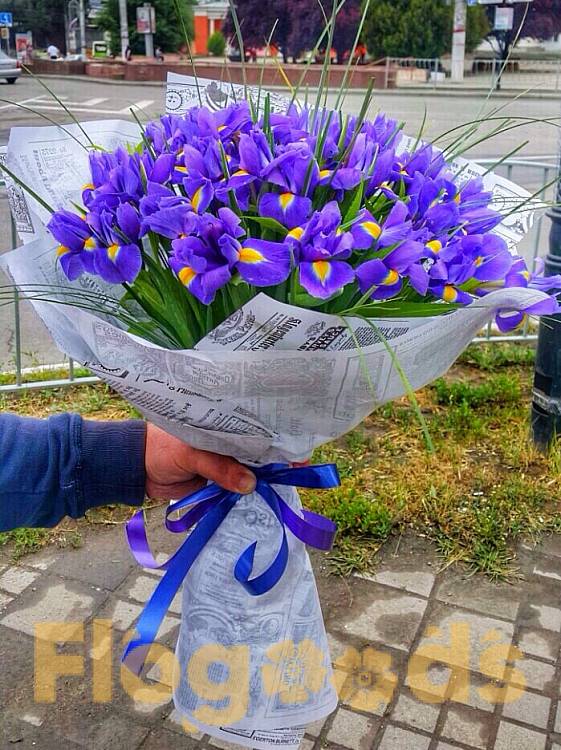 Букет «101 ирис» за 31 687 руб.